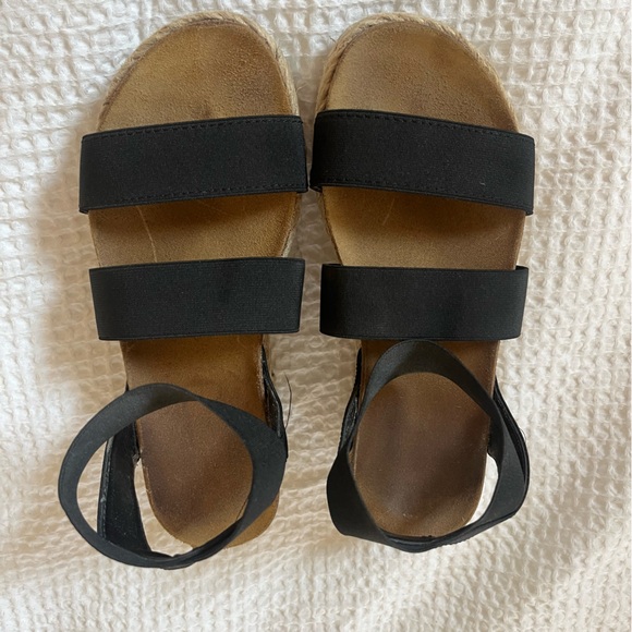 Sandals - Picture 3 of 5